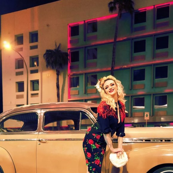 Meet your Posher, Sabrina aka The Masked Marion - Picture 2 of 4